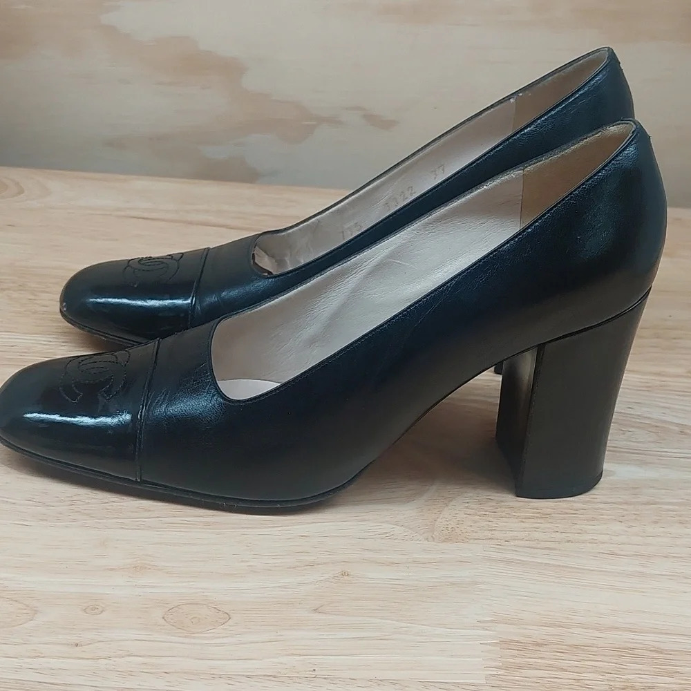 COCO CHANEL Black leather/patent Block heels CC logo EU 37 US 6.5-7 READ⬇️ - Picture 7 of 15